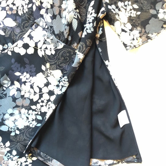 100% Polyester Black Blouse with Flower Patterns - Picture 7 of 8